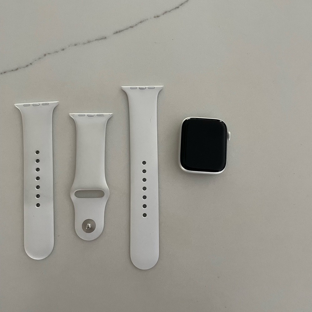 SE Apple Watch Silver
